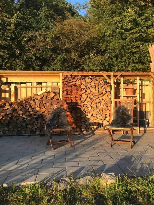 Eifelhausaufzeit-Vulkaneifel-Architekten-Chalet Mit Sauna Im Vulkankrater Immerath Exteriör bild