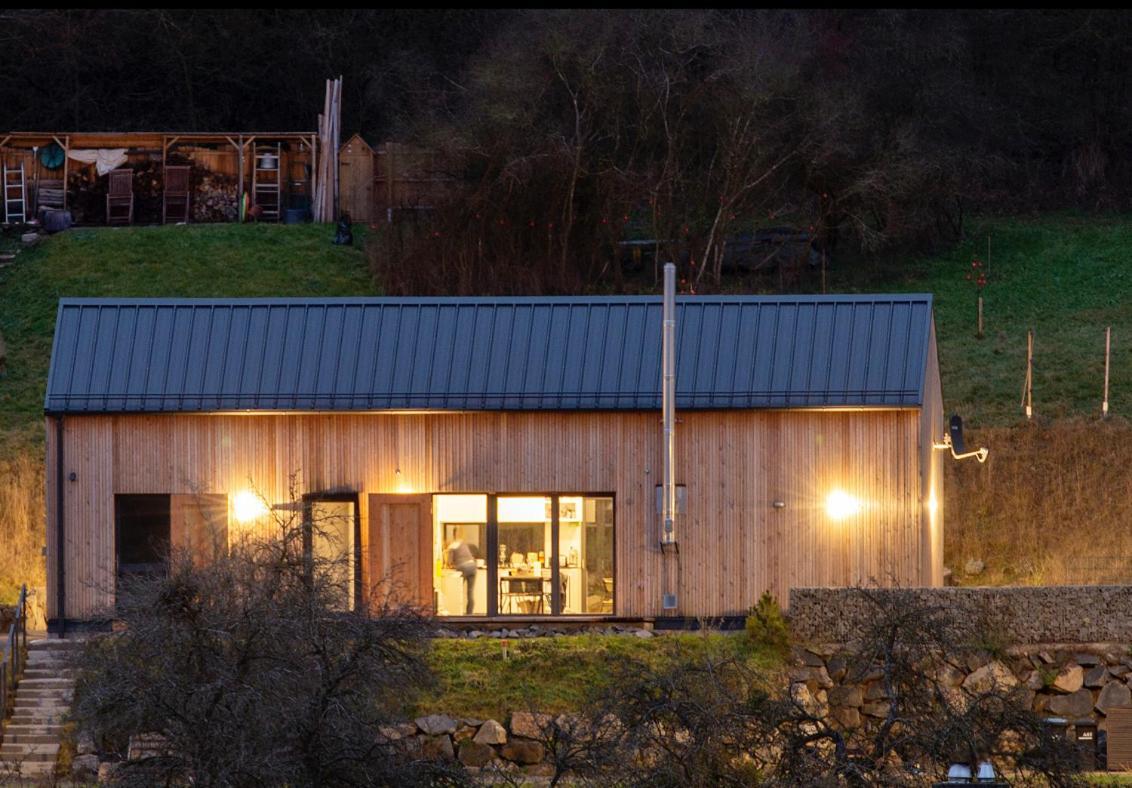 Eifelhausaufzeit-Vulkaneifel-Architekten-Chalet Mit Sauna Im Vulkankrater Immerath Exteriör bild