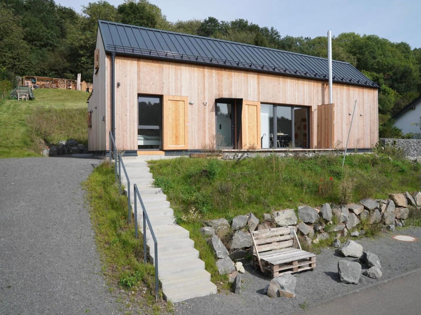 Eifelhausaufzeit-Vulkaneifel-Architekten-Chalet Mit Sauna Im Vulkankrater Immerath Exteriör bild