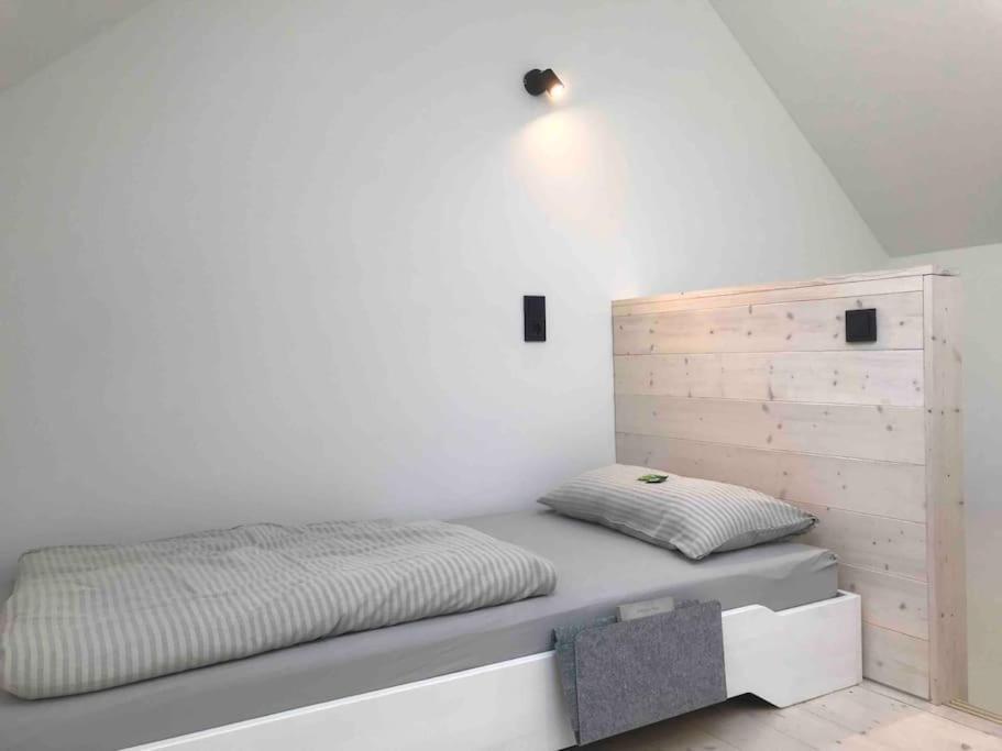 Eifelhausaufzeit-Vulkaneifel-Architekten-Chalet Mit Sauna Im Vulkankrater Immerath Exteriör bild